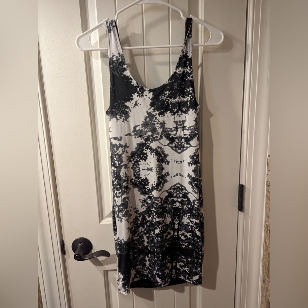 Dress - Picture 2 of 4